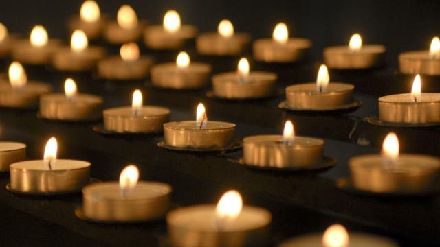 Kerzen in einer Kirche